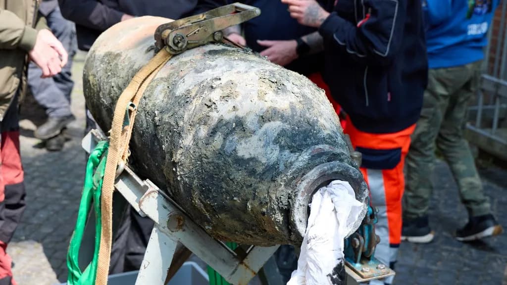 Ötezer embernek kellett menekülnie egy második világháborús bomba miatt