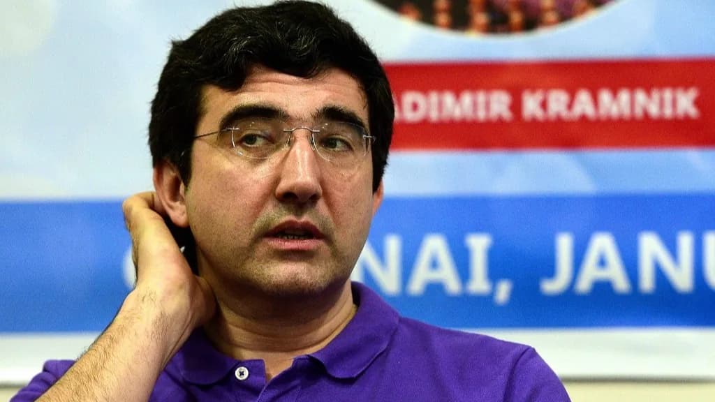 A FIDE egy évre eltiltotta a versenyzéstől az ex-sakkvilágbajnok Vlagyimir Kramnyikot