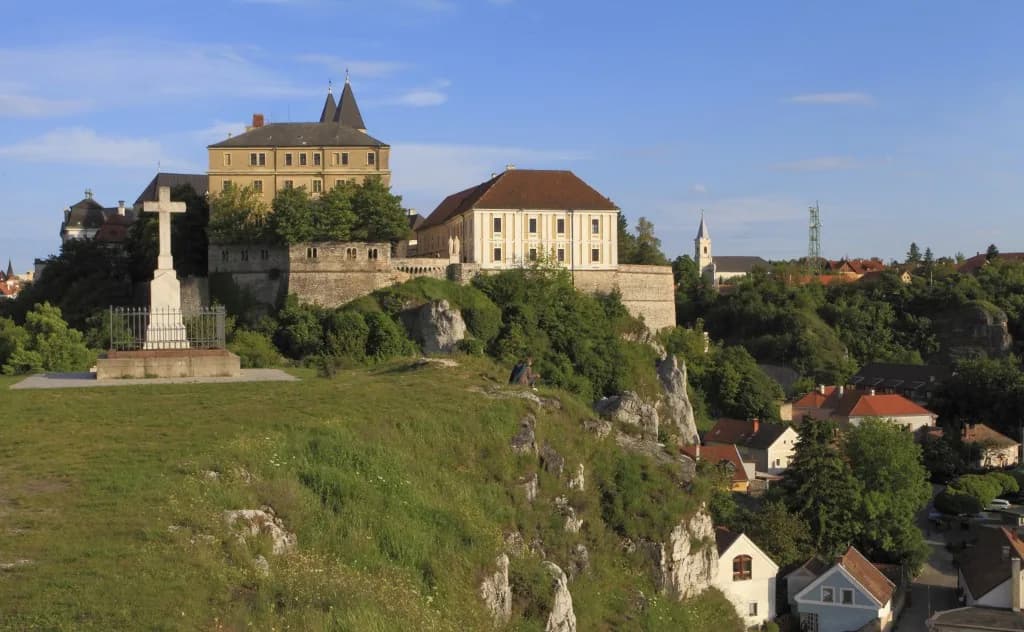 A veszprémi érseki palota szalonja és kertje is látogatható