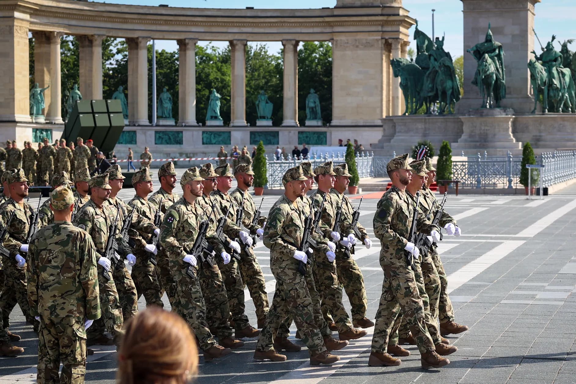 Altisztavatás Budapesten, a Hősök terén
