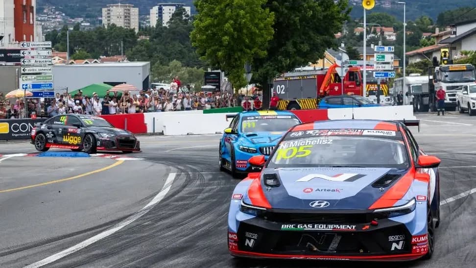 Michelisz Norbert futamot nyert Portugáliában