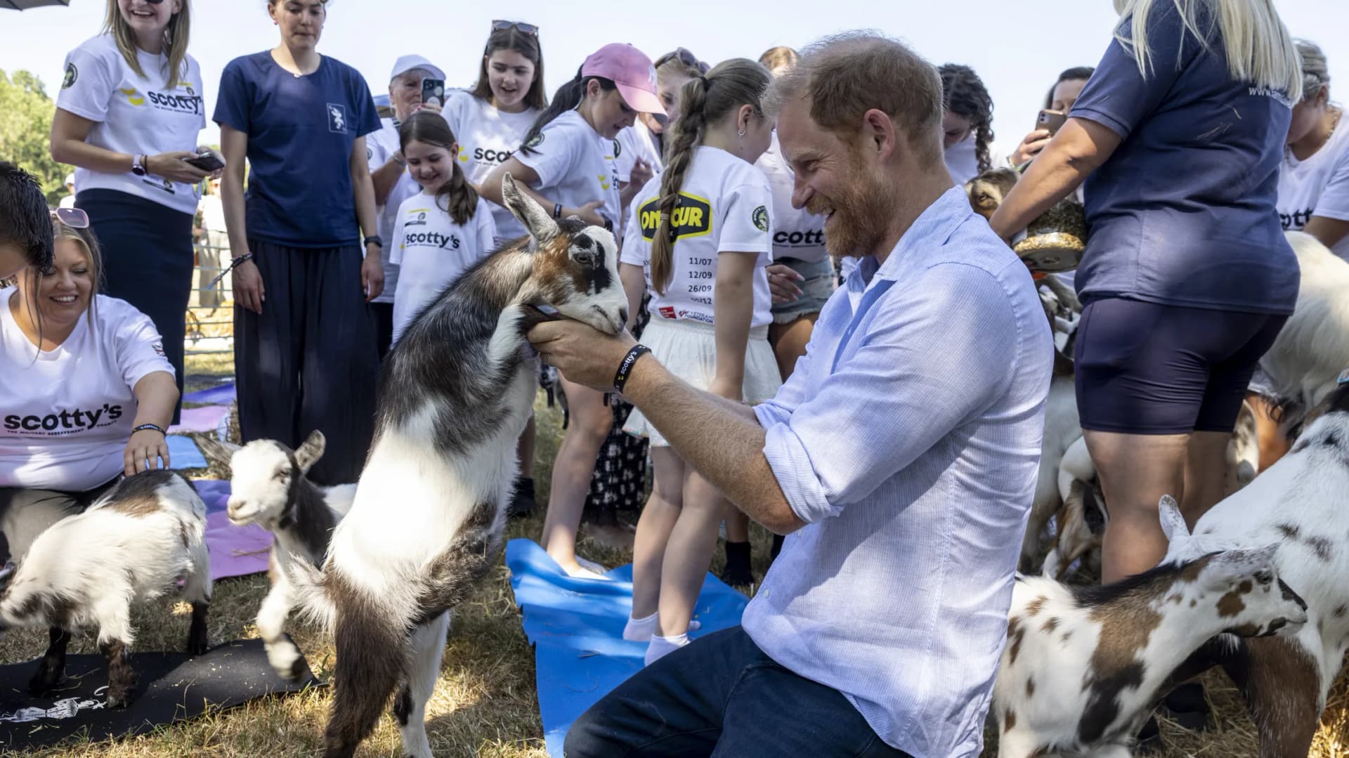Harry herceg több mint egy órát töltött Károly királlyal