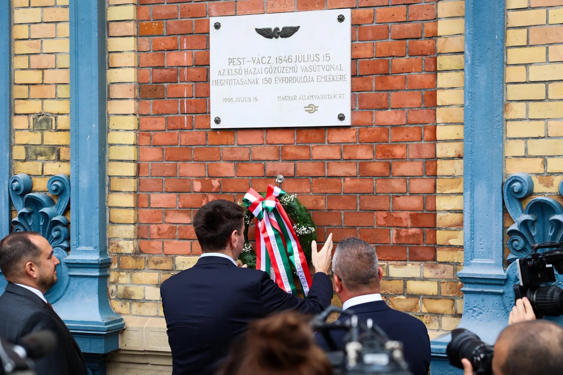 A magyar vasút fennállásának 180. évfordulója alkalmából rendezett koszorúzási ünnepség