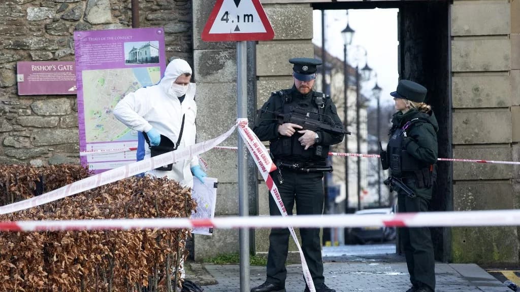 Pokolgépet talált az ír rendőrség egy autóban