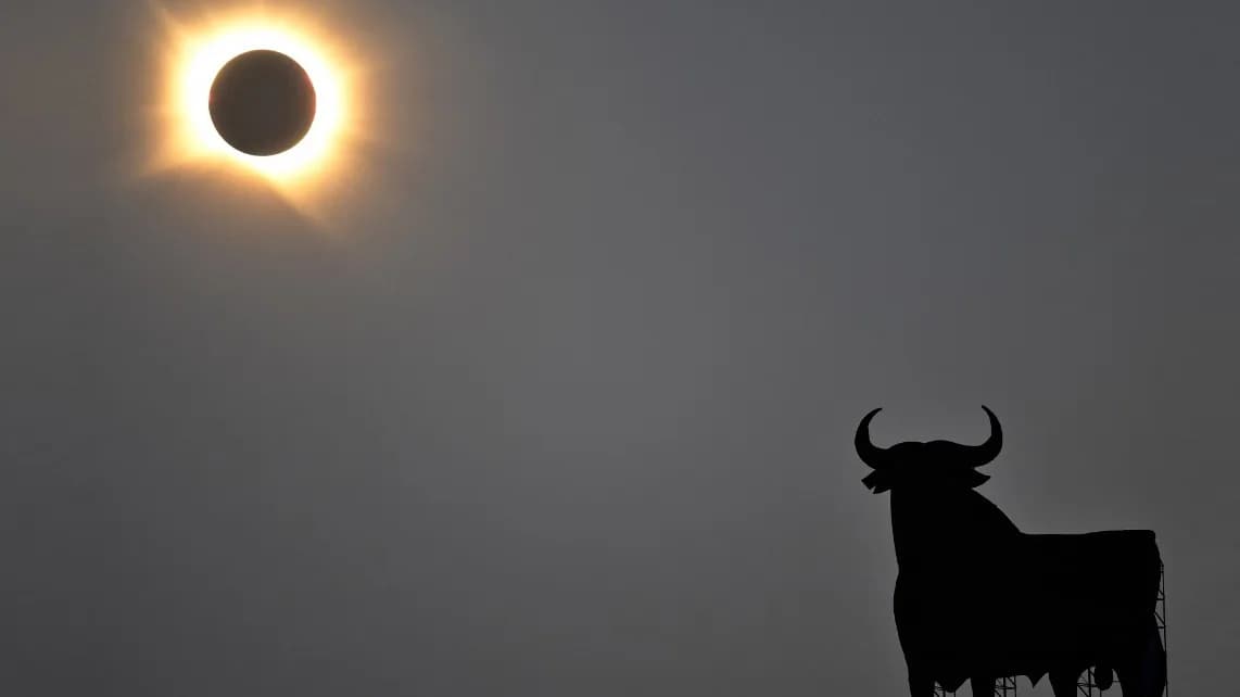 Varázslat percekben, sötétség és ragyogás az égbolton