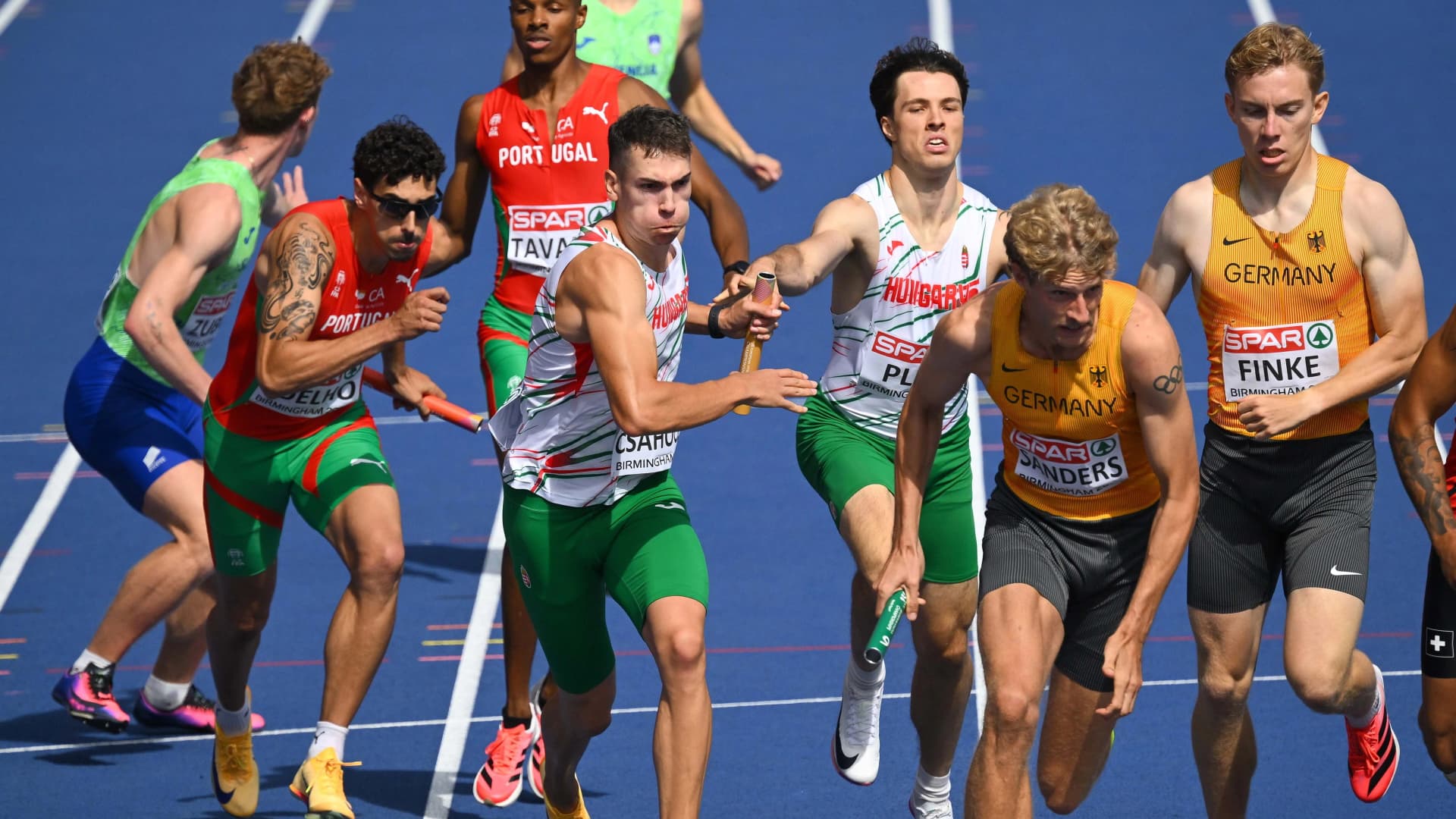 Országos csúcsot futott a férfi 4x400-as váltó