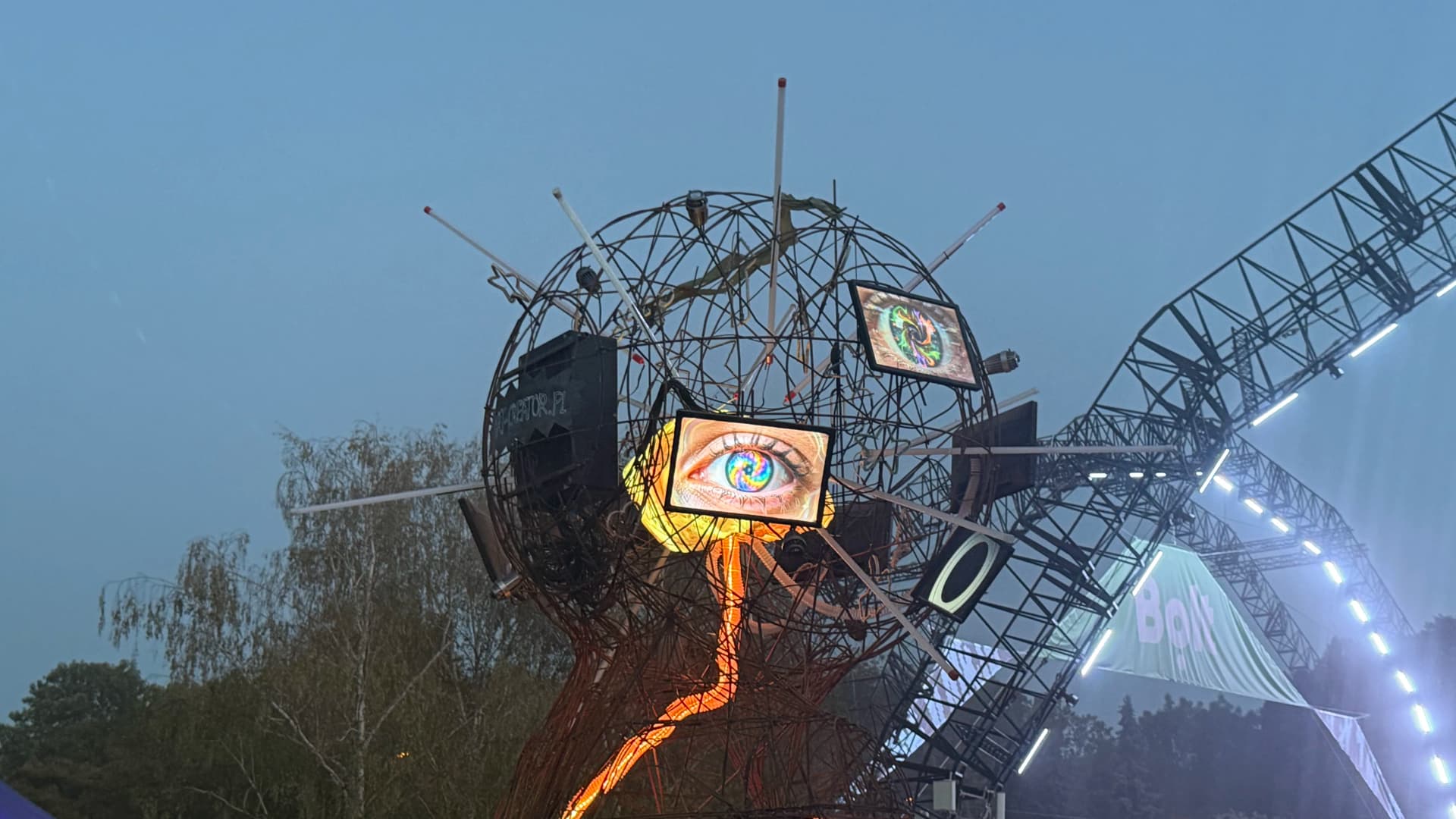 Jorja Smith beragyogta, Skrillex nem tudta megkoronázni, porban, zenében és reményben búcsúzott a Sziget 2026
