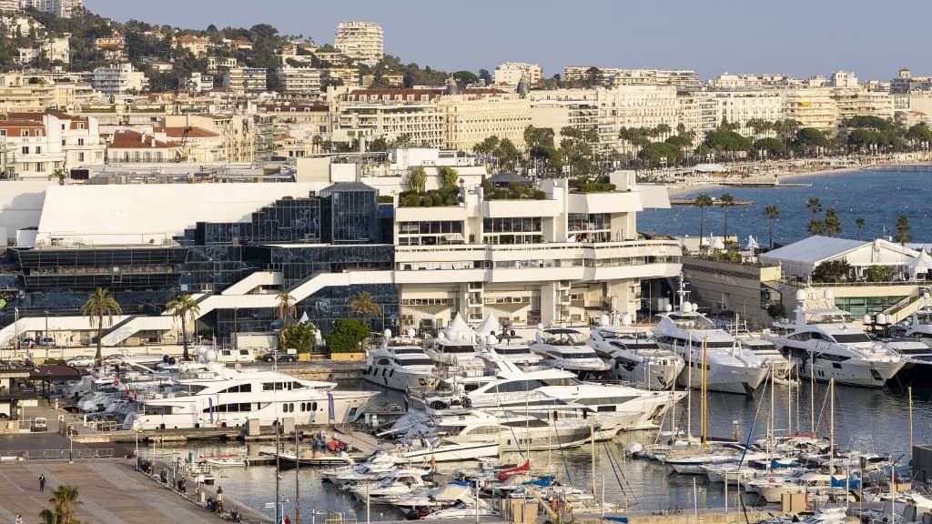 Két hajó összeütközött Cannes-ban