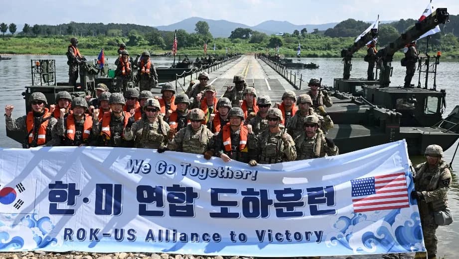 Hétfőn kezdődött és pénteken már véget is ér a dél-koreai-amerikai éves hadgyakorlat