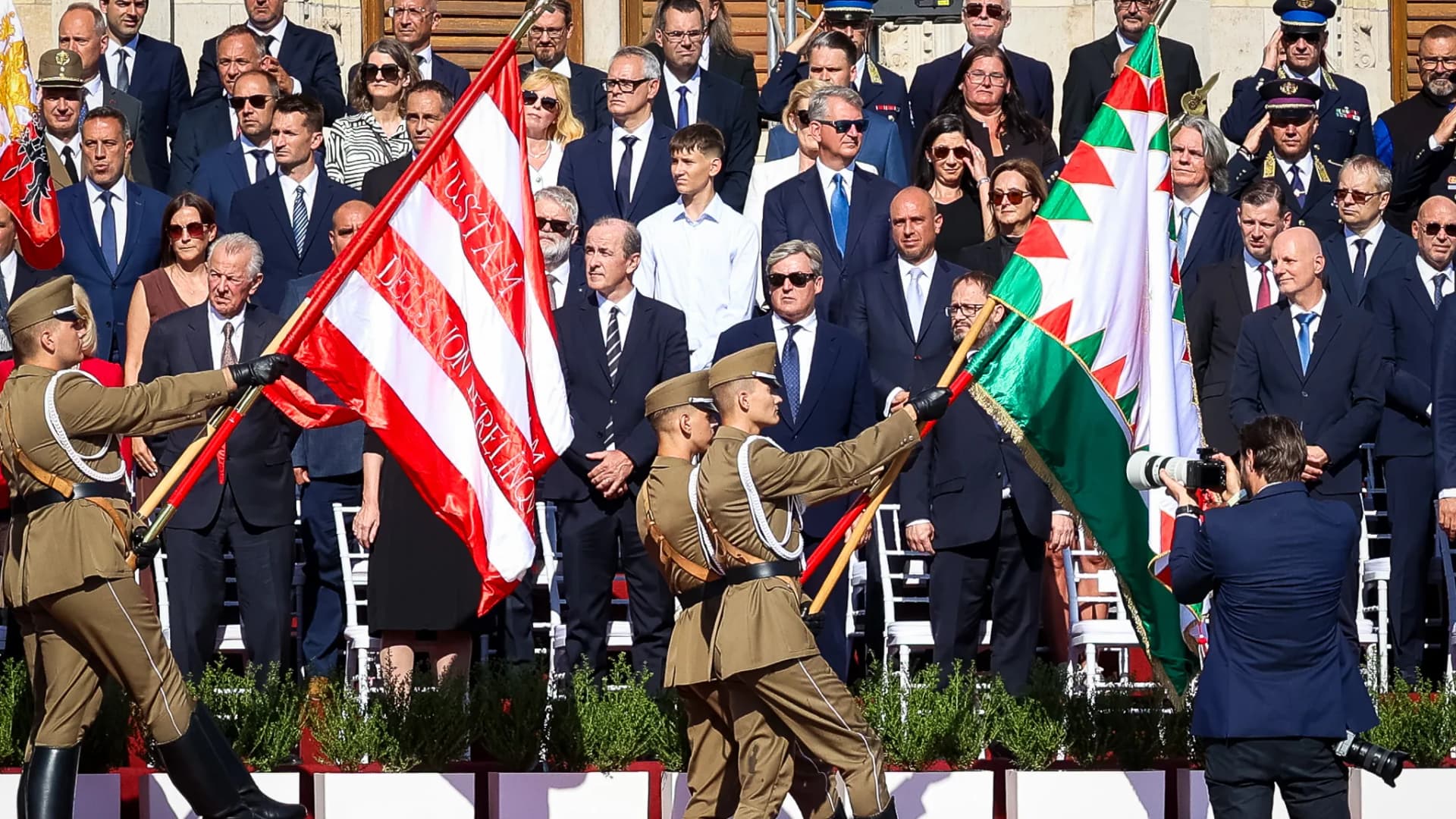 Nemzeti Zászlófelvonás és  Tisztavatás a Kossuth téren
