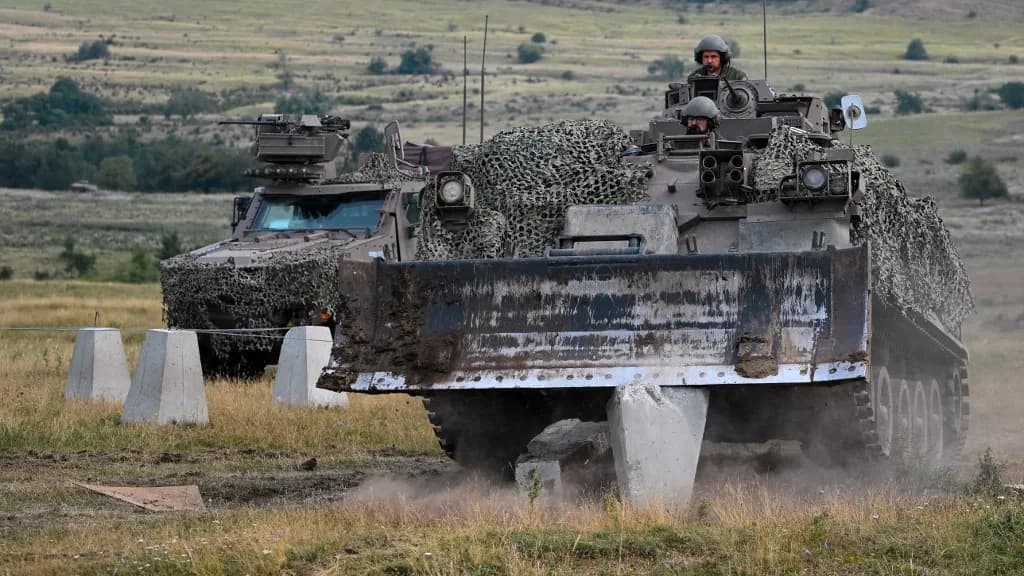 Erősíti északi védelmét a NATO, új erőt telepít Finnországba
