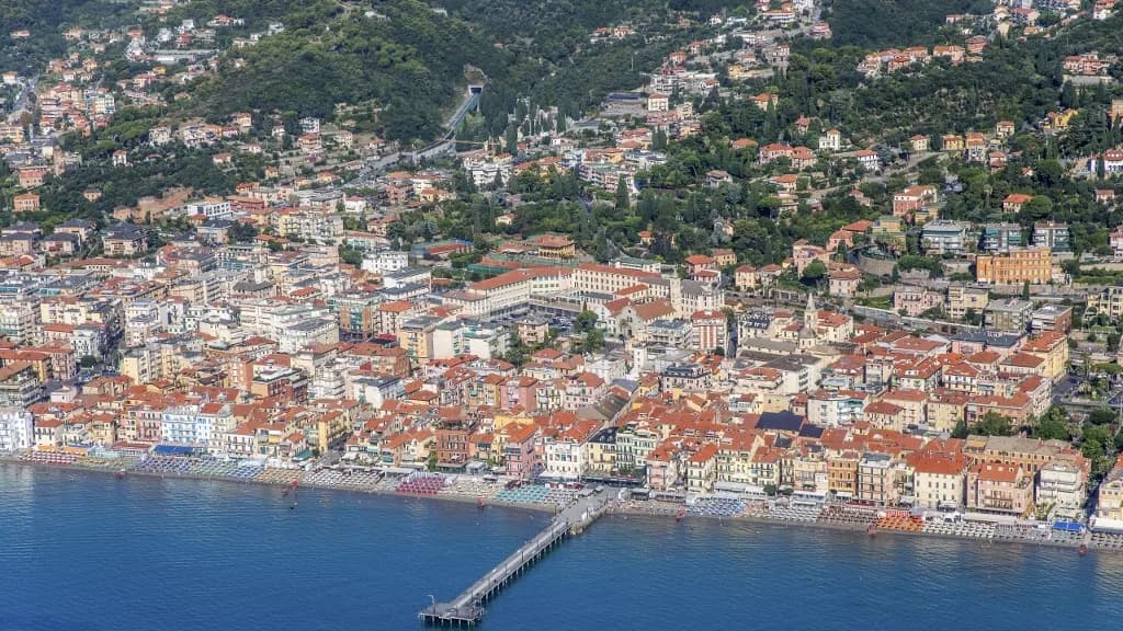 Rejtélyes óriás bukkant fel egy olasz strandon