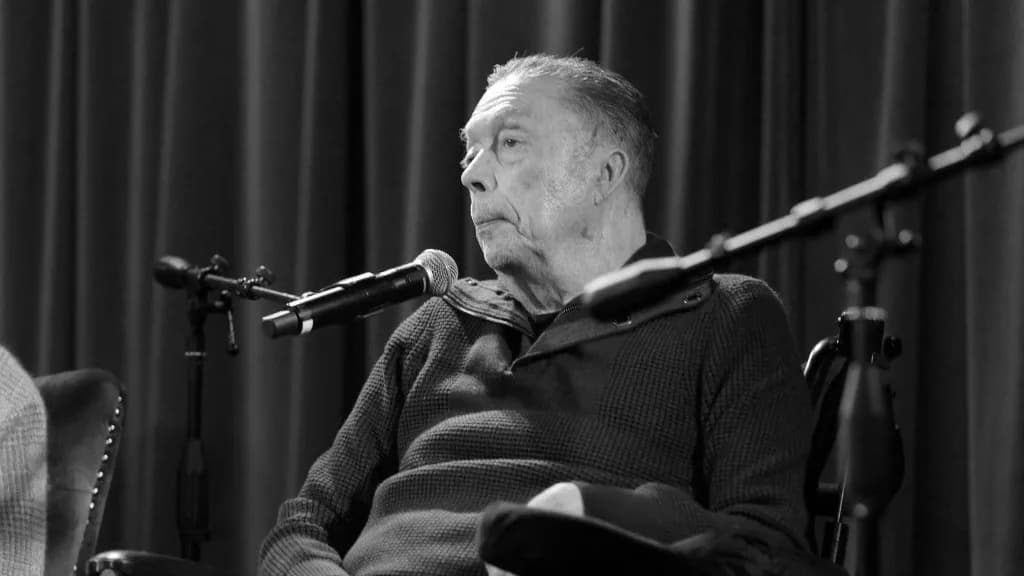 Elhunyt Tim Curry brit színész