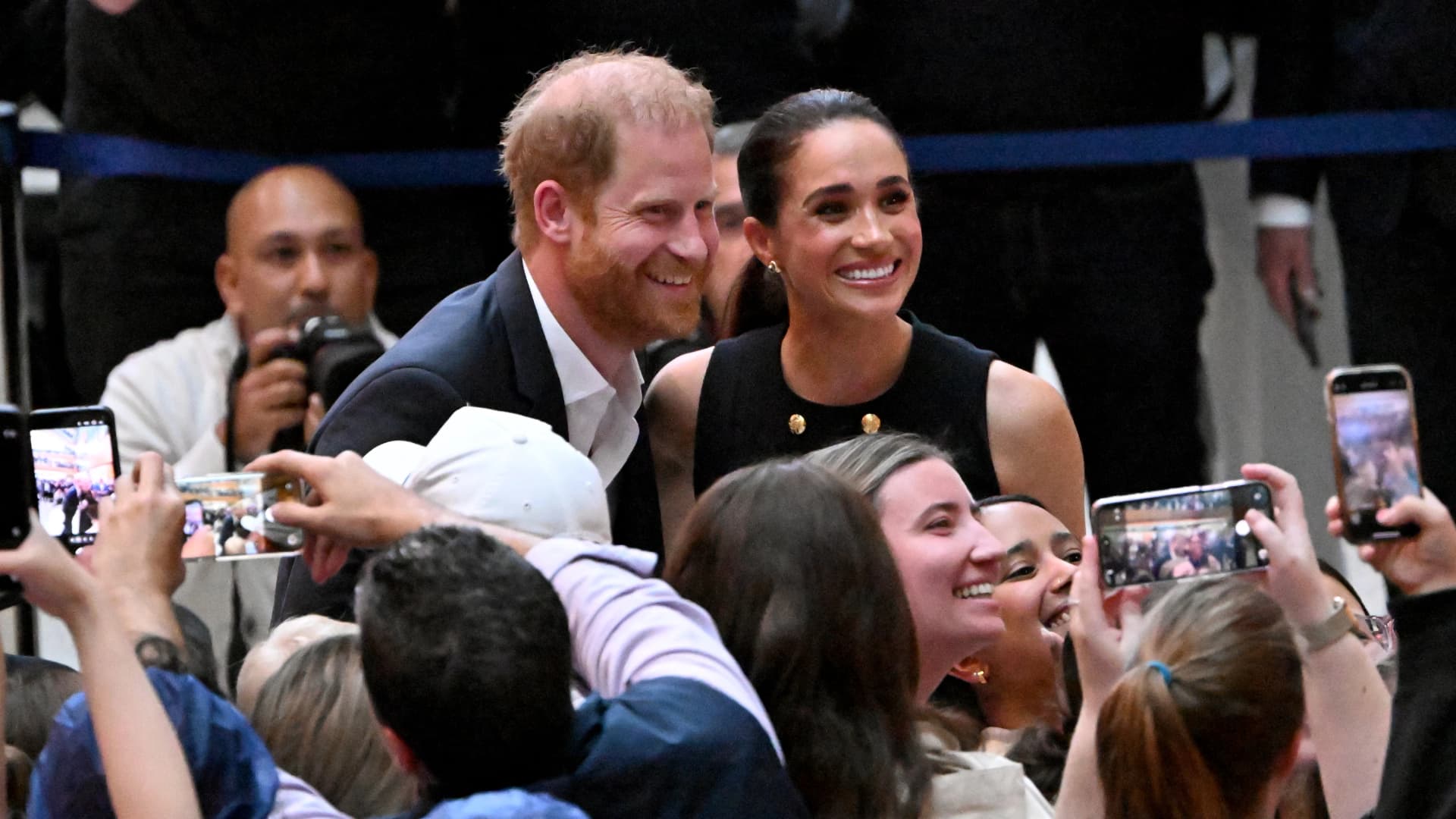 Harry és Meghan első nyilatkozata a visszatérés után