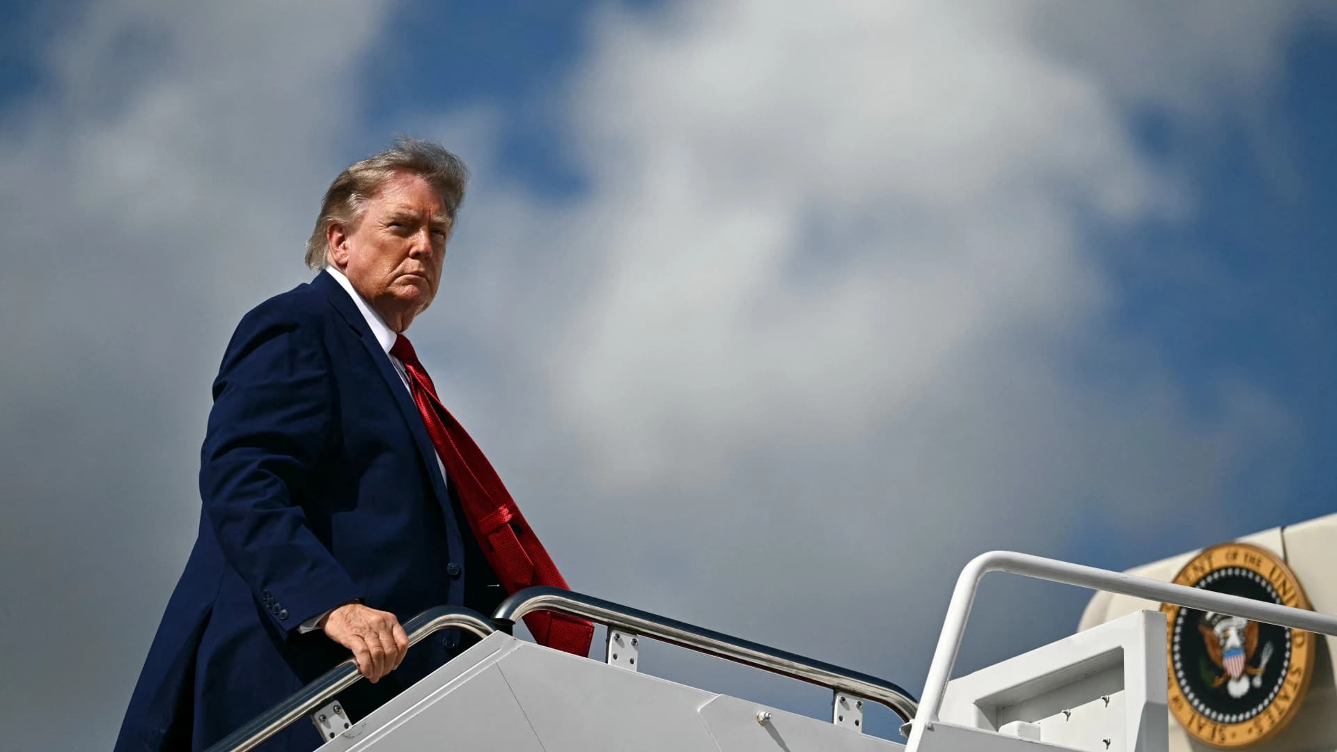 Trump új frizurája mindenkit meglepett