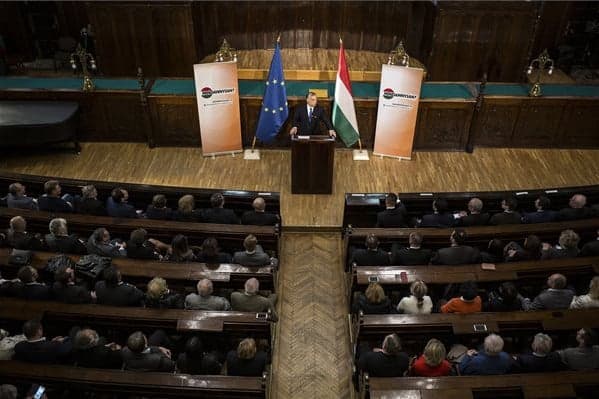 Orbán Szabadkán kampányban