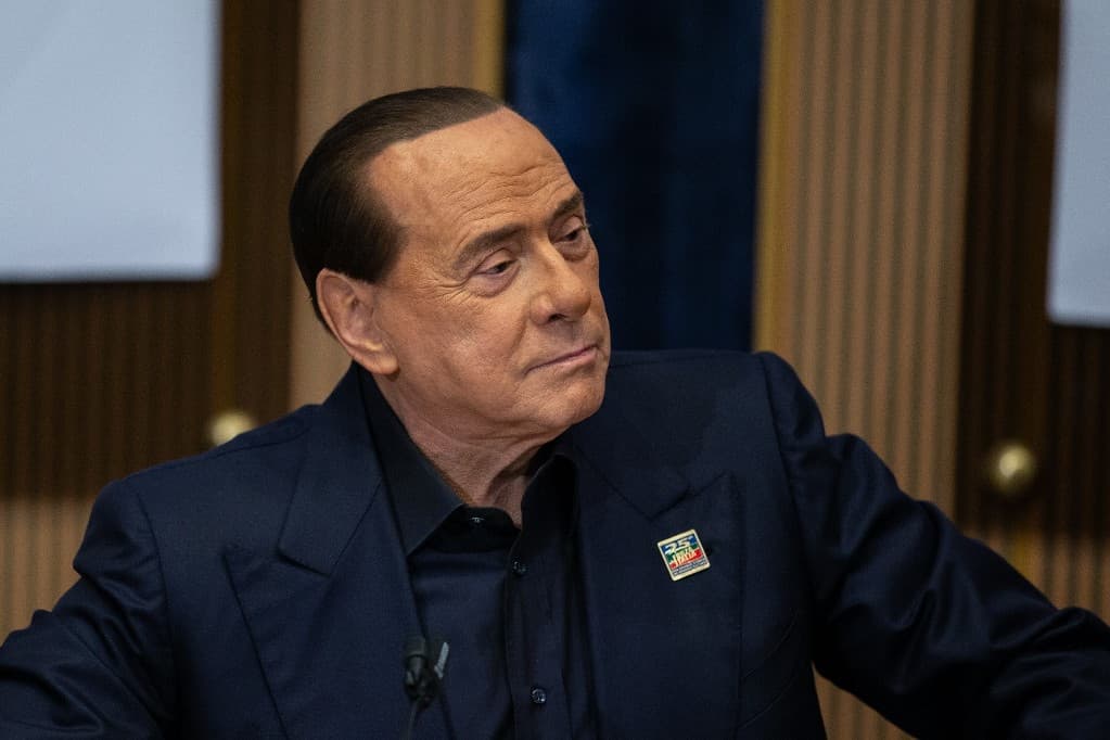 Berlusconi is kiállt Orbán Viktor mellett