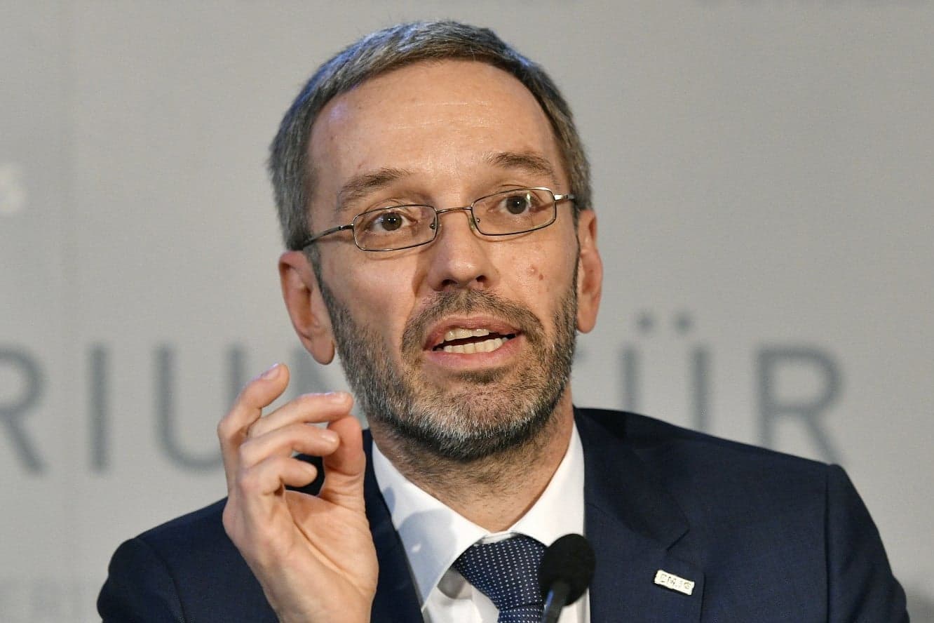 Az osztrák belügyminiszter sikeresnek nevezte hazája menekültpolitikáját
