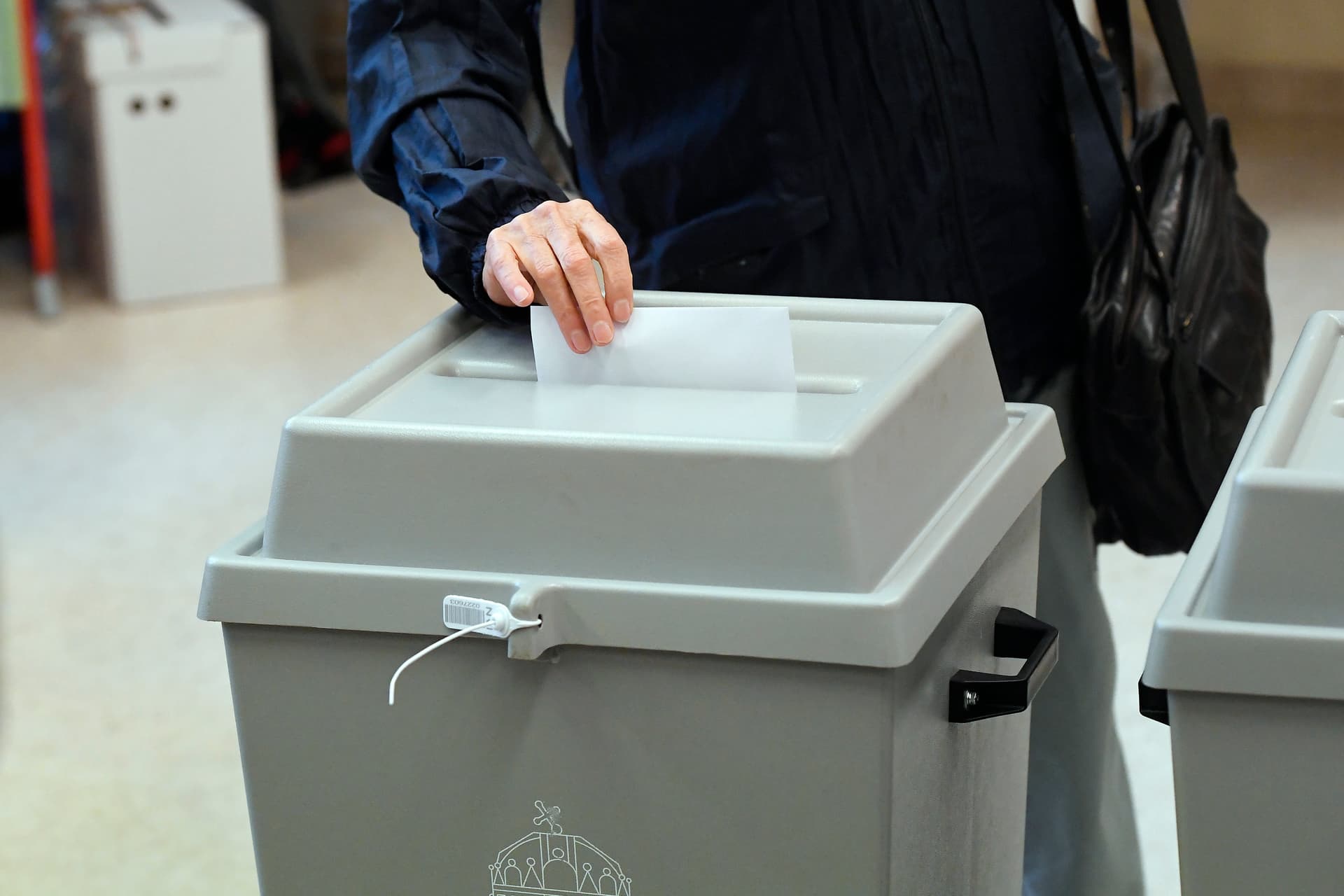 Hosszabb időbe telhet a szavazatszámlálás októberben