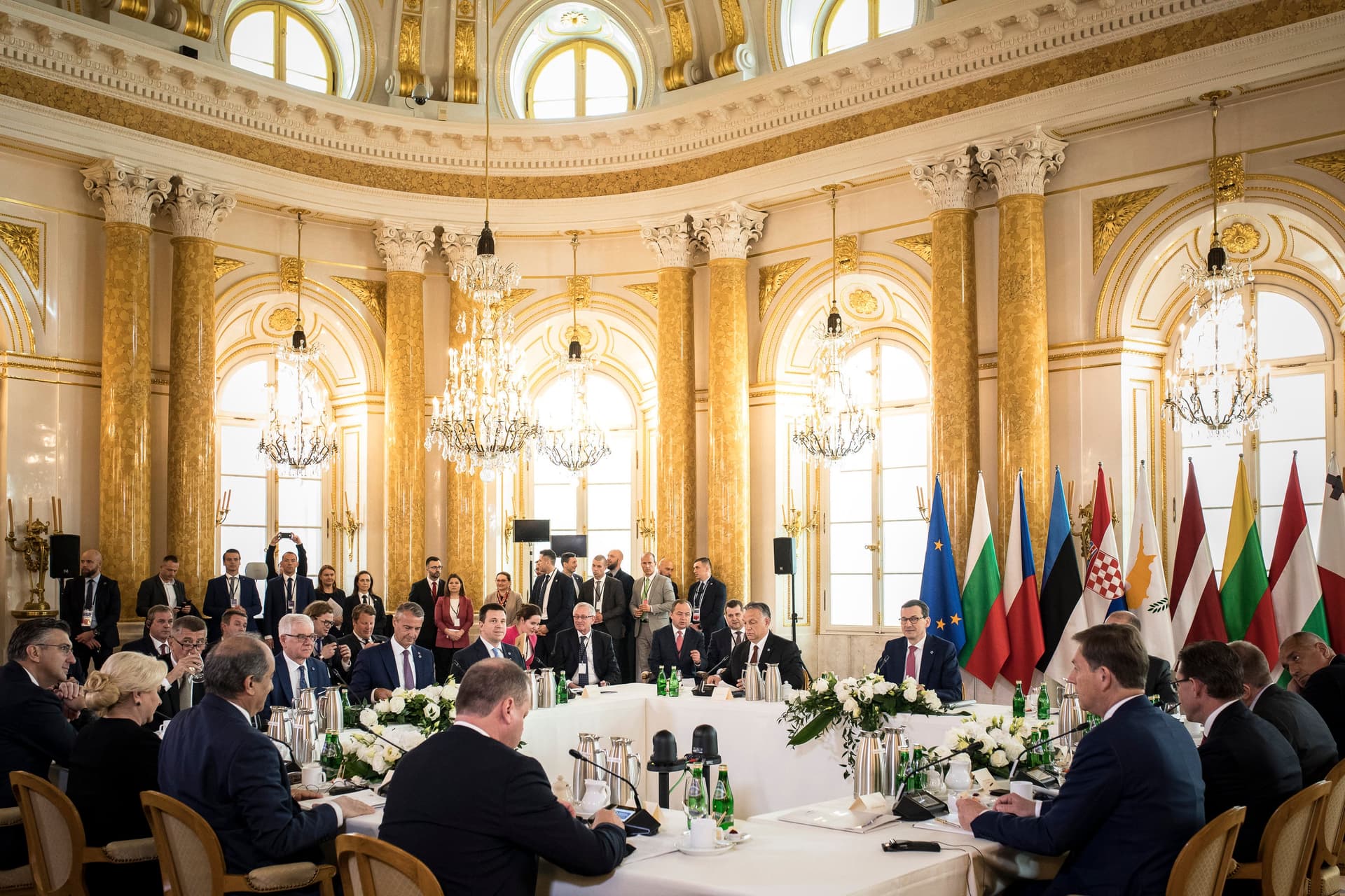 A kormányfő Varsóba utazott