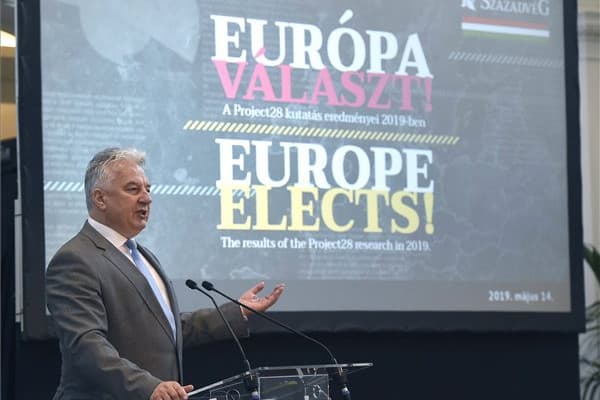 Semjén: Inkorrekt, törvénytelen és antidemokratikus a migráció ügyében képviselt brüsszeli politika