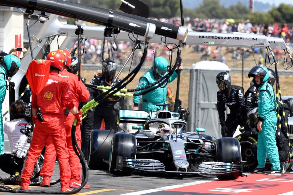 Hamilton rajt-cél győzelmet aratott a Francia Nagydíjon