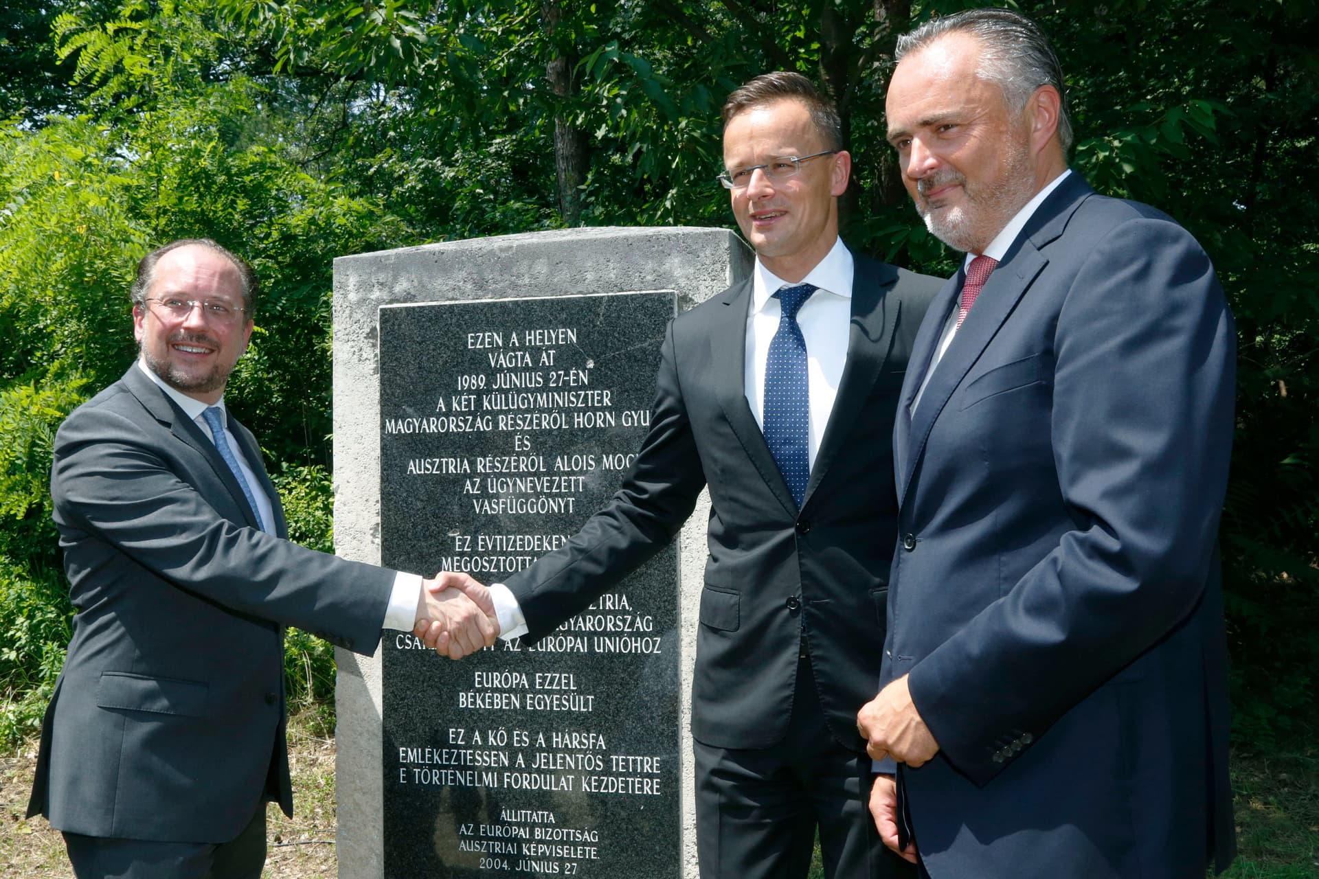 A vasfüggöny szimbolikus átvágásának 30. évfordulójára emlékeztek