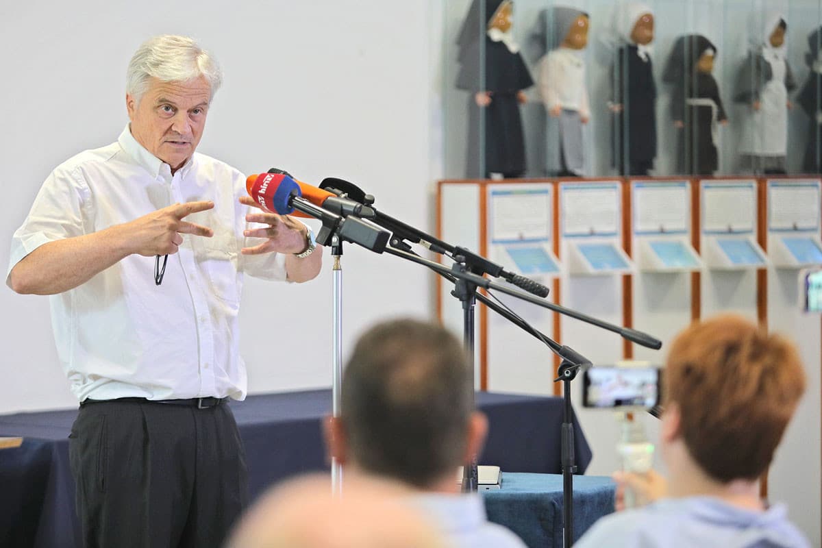 Nagy magyar orvosi siker  a sziámi ikrek szétválasztása