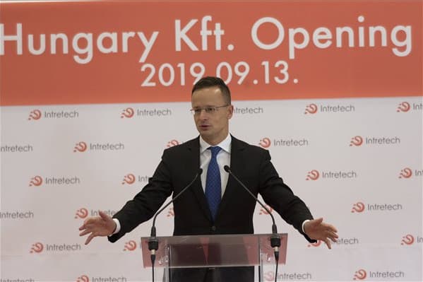 Szijjártó Péter elárulta a magyar gazdaság jövendő sikereinek kulcsát