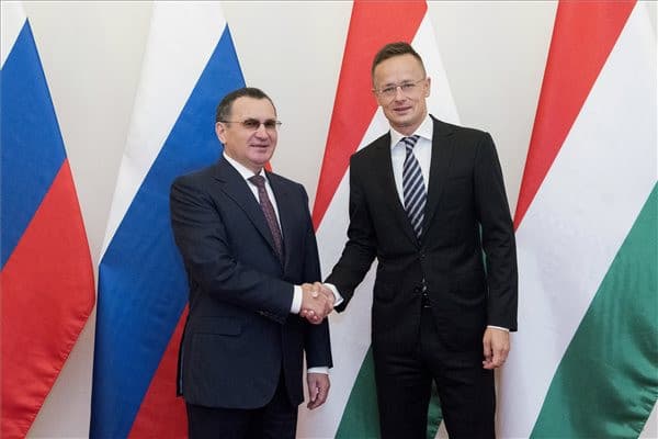 Szijjártó Péter az orosz felsőház első elnökhelyettesével egyeztetett