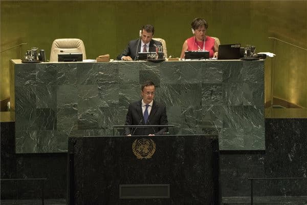 Szijjártó: Magyarország megteszi azt, amit az ENSZ-nek kellene