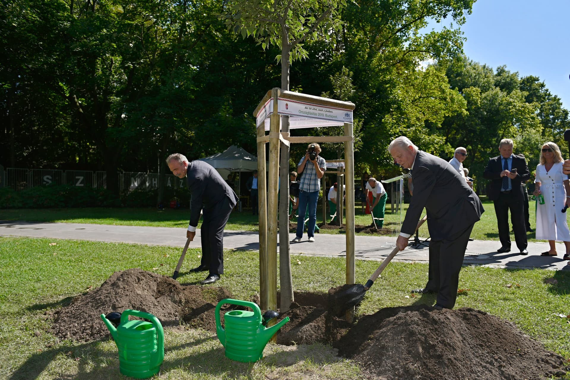Elültették a fővárosi fatelepítési program tízezredik fáját