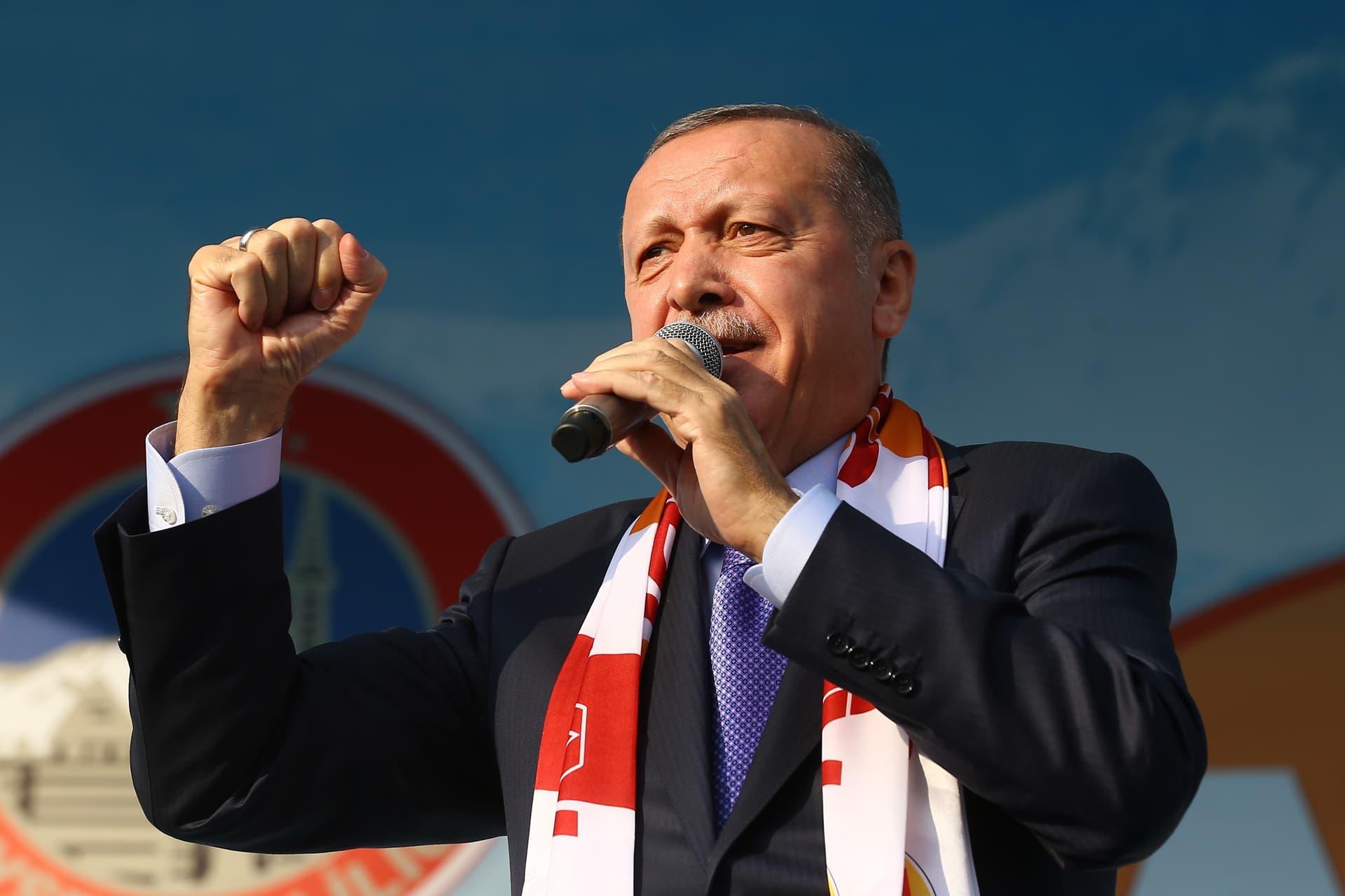 Erdogan: Szétzúzzuk a „terroristák” fejét, ha nem vonulnak vissza