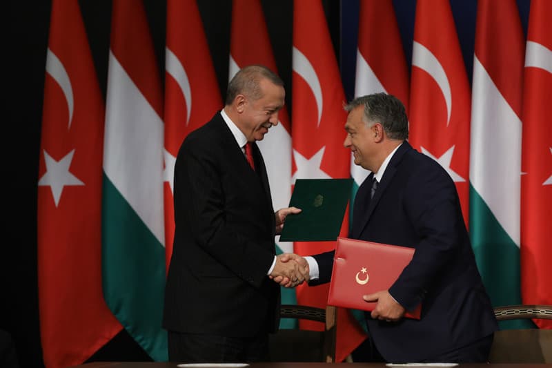 Erdogan Orbánnal