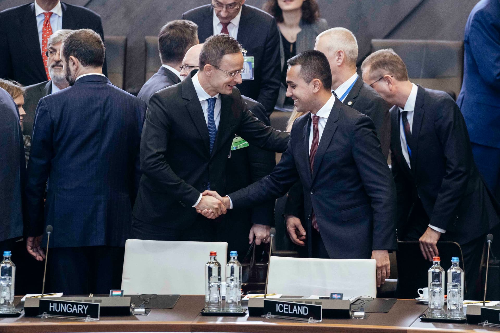 Szijjártó: Magyarország egyharmadával növeli katonáinak számát a NATO misszióiban