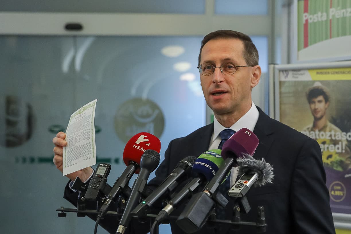 Pénzügyminiszter: Meghaladta a 10 ezret az online nyitott értékpapírszámlák száma