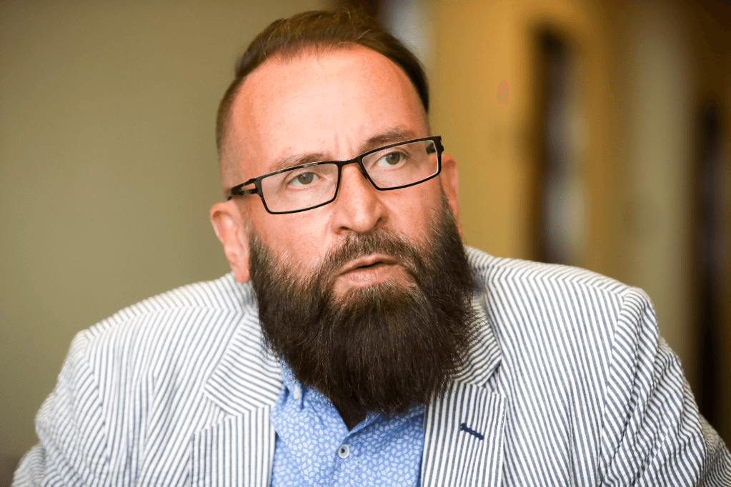 „Bíró László támogatása fenyegetés a zsidók és romák számára”