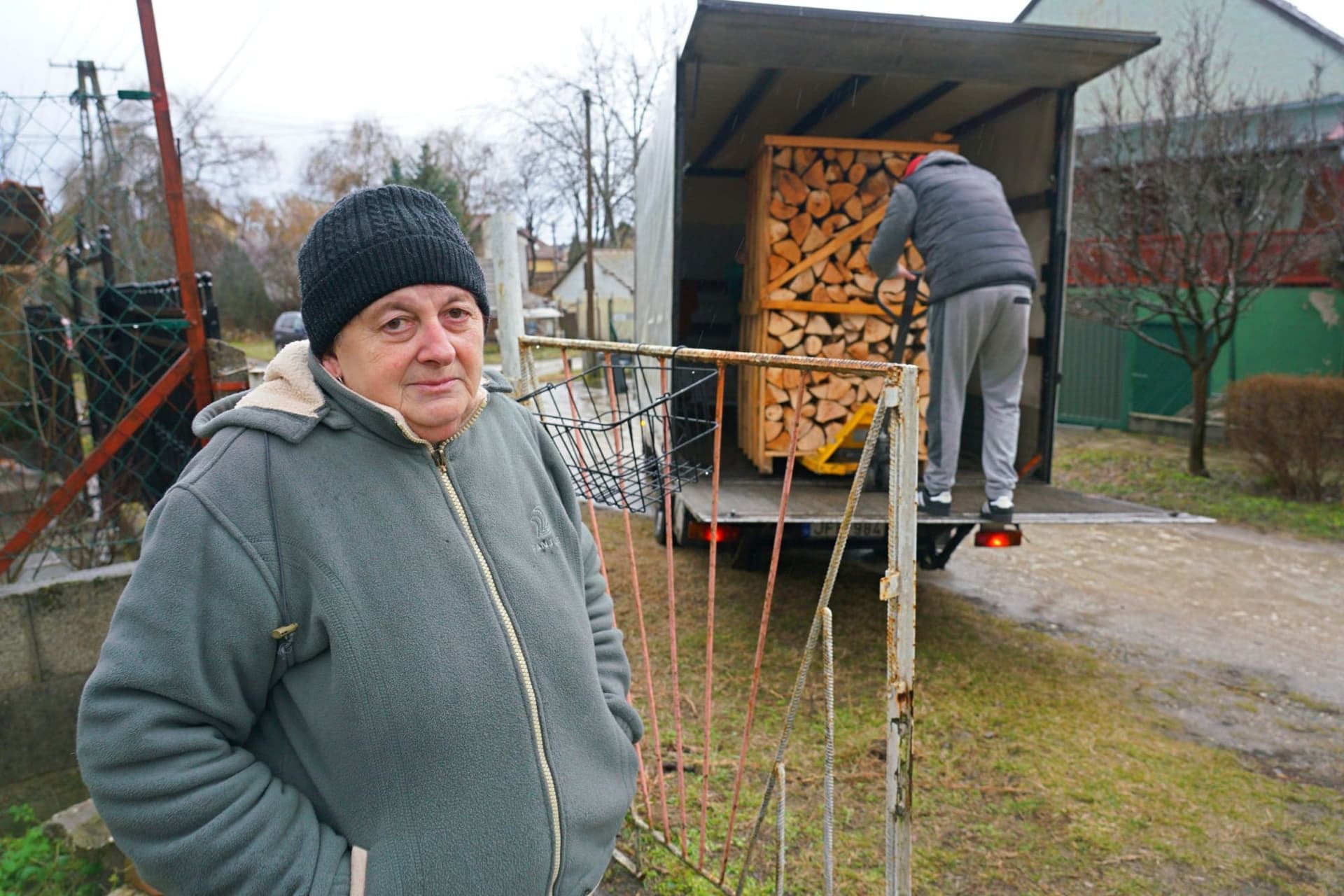 Tűzifával is segítik a rászorulókat