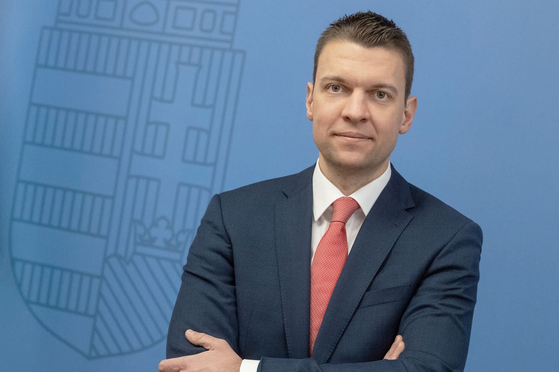 Menczer Tamás tételesen cáfolta a balliberális média állításait a lélegeztetőgépekről