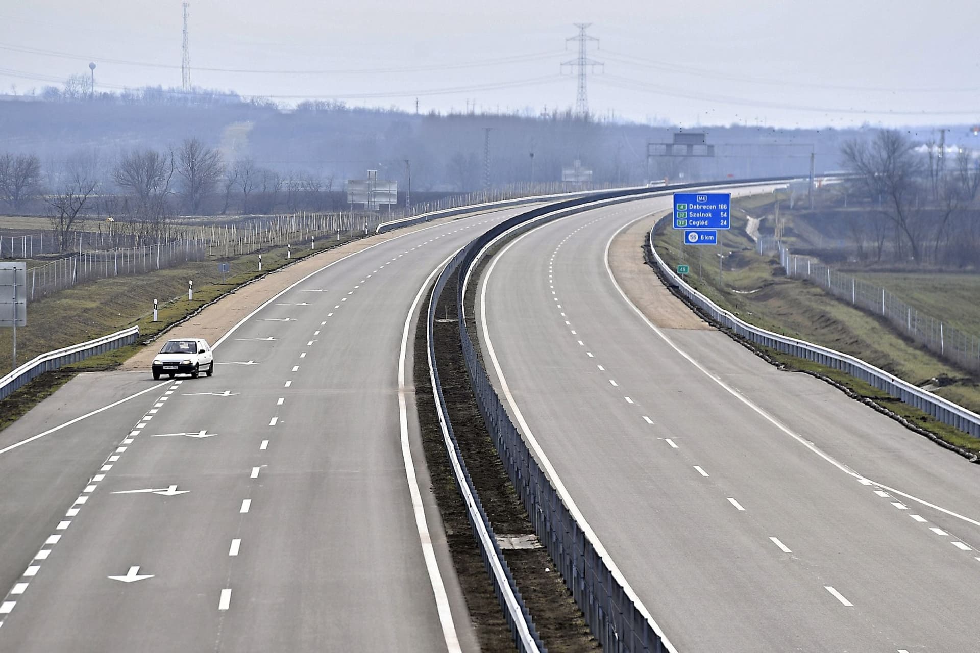 Baleset Ceglédnél, útfelújítás az M8-ason, korlátozások a kishatárokon