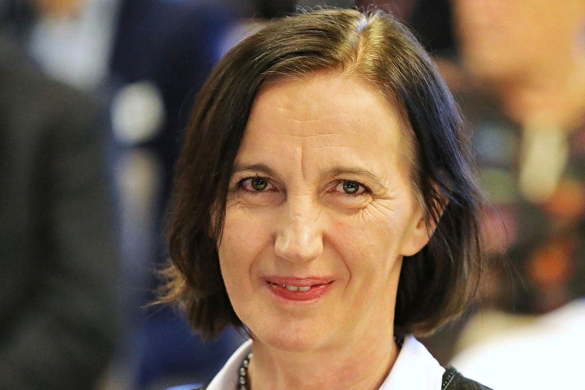 Folytatódik az egészségügyi szakdolgozók bérének lépcsőzetes emelkedése