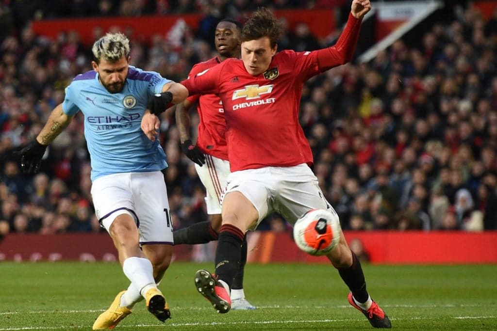 A Premier League, a Bundesliga és a francia bajnokság meccseit is elhalasztották