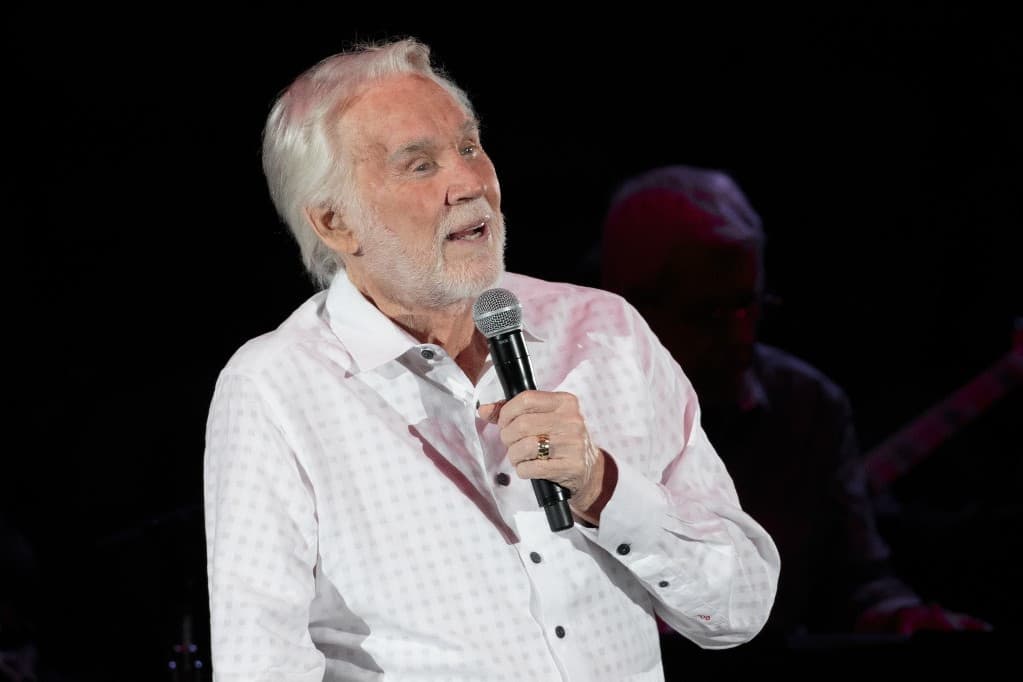 Meghalt Kenny Rogers, a countryzene legendás alakja