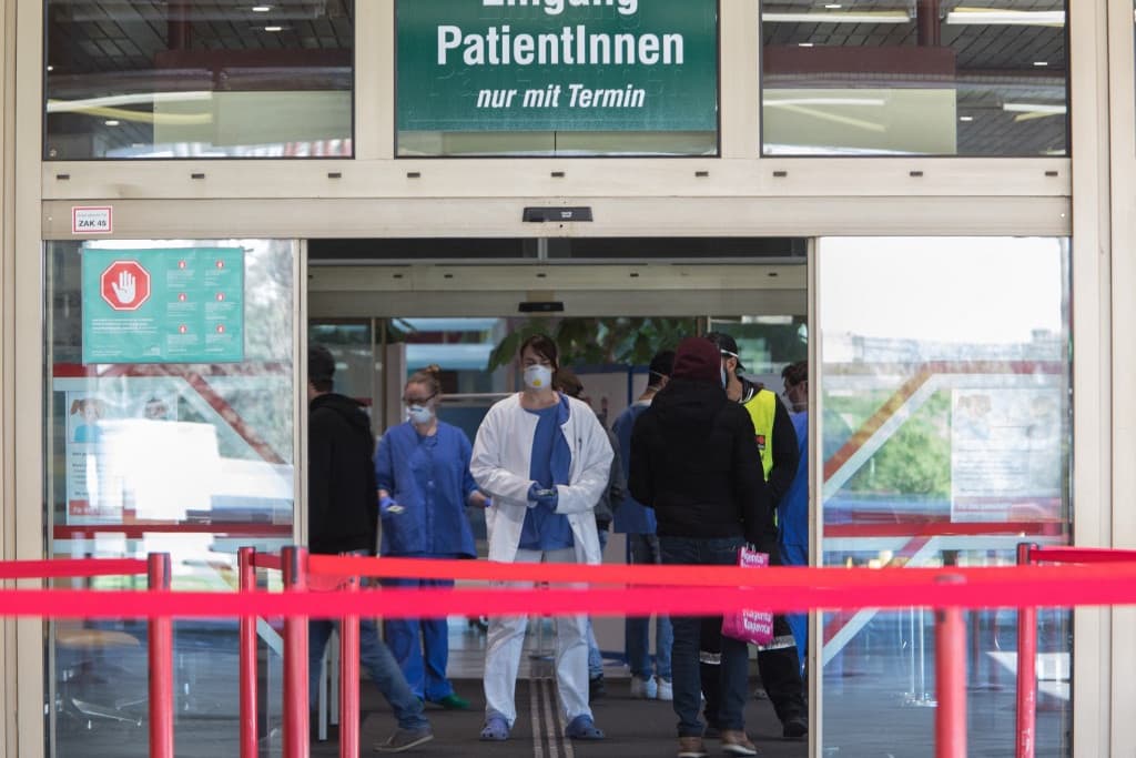 Magyarország Ausztriához viszonyítva időben lépett