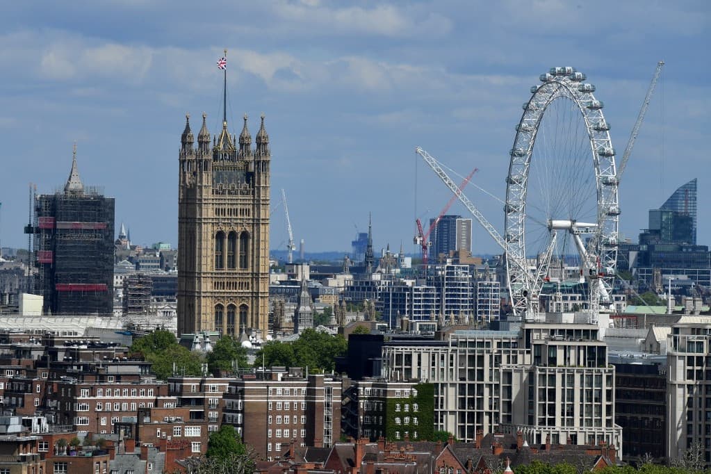 Közel százezer magyar kért tartós brit letelepedési engedélyt