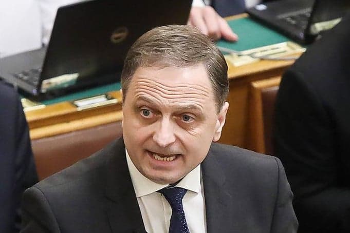 Brenner Koloman visszalép Vitézy Dávid javára