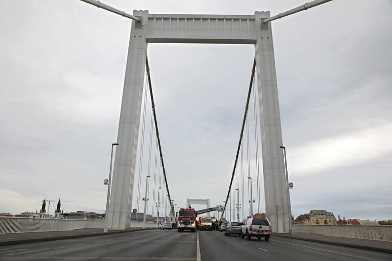 A hétvégén kezdődik Budapest hídjainak őszi nagytakarítása