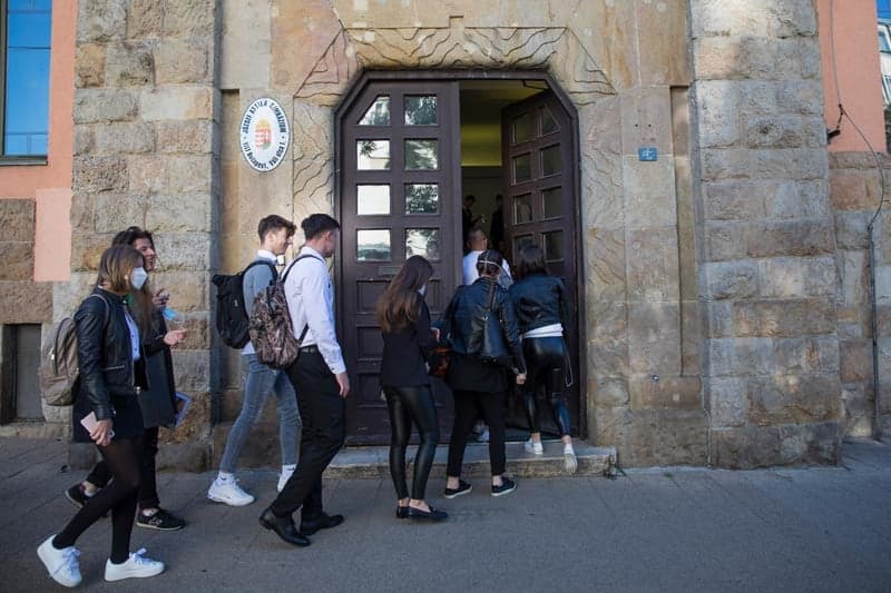 Sokan választották a kereszténység és az 56-os forradalom témáját