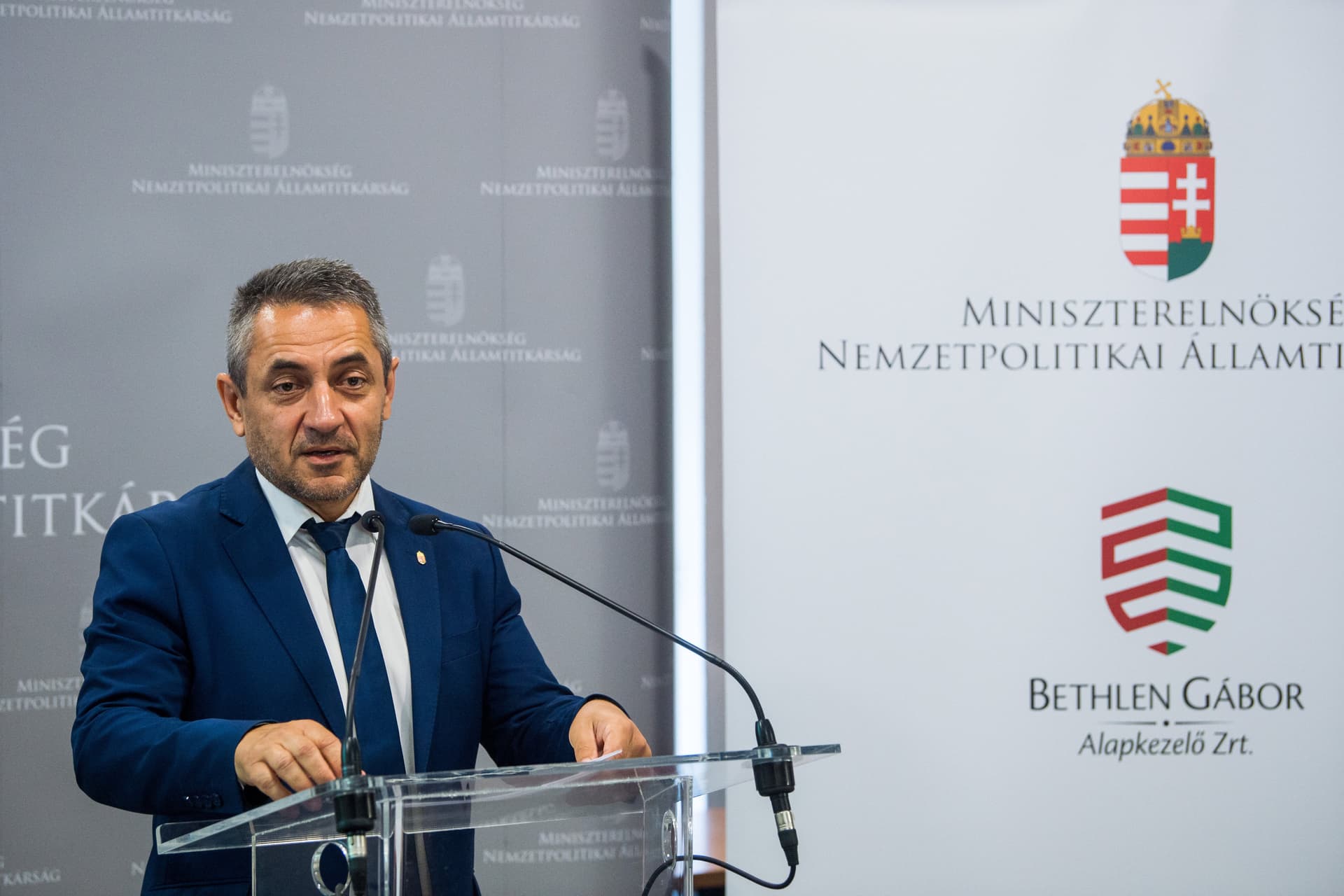 Több mint 2,2 milliárd forint támogatást kapnak a külhoni magyar közösségek