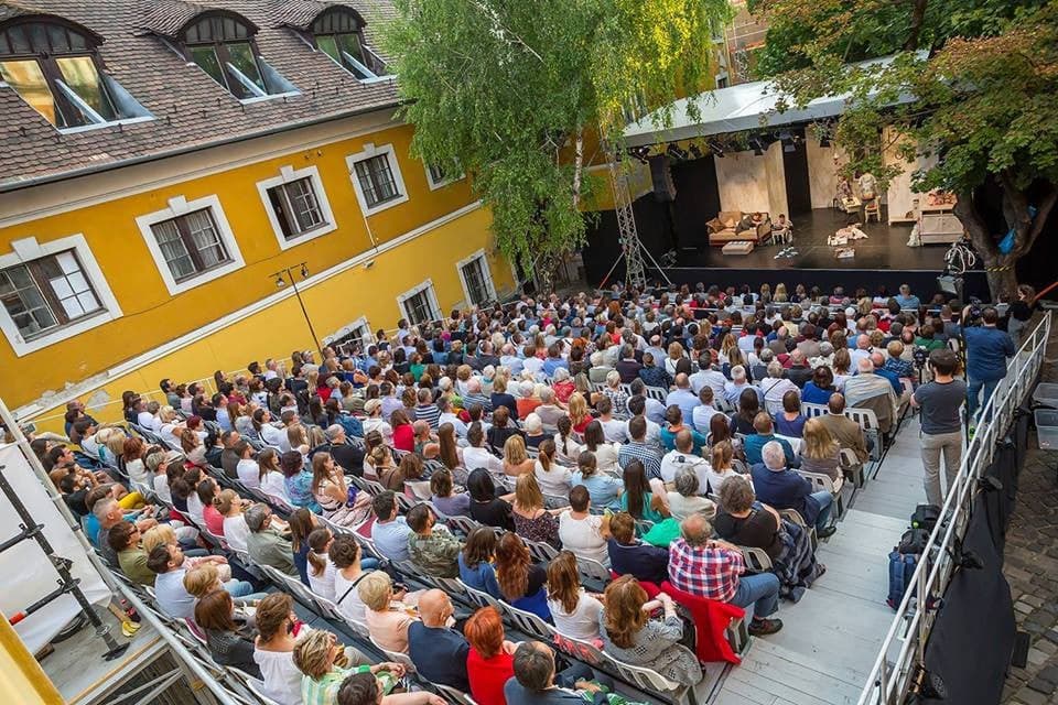 Retrospektív előadással nyílik meg a Szentendrei Teátrum nyári évada